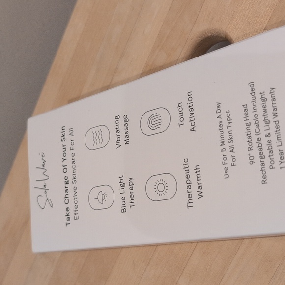 Solawave Advanced Skincare Wand Blue Light - Picture 3 of 3